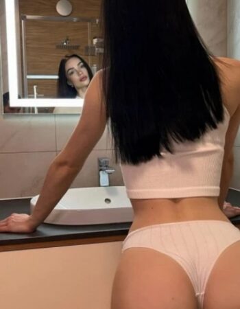 Skylar Goddess Awaits Your Enchanting Evening Escape